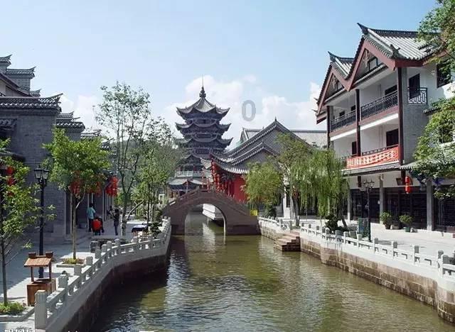 渝论 | 把握青年消费需求导向，助推消费中心城市建设